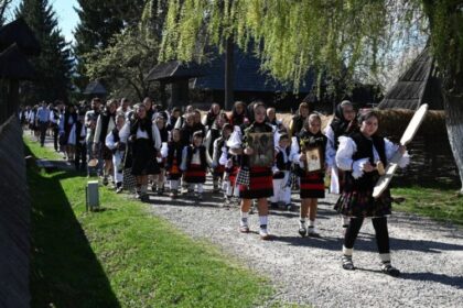 sighet de florii in satul maramuresean 69d4f75b53e1b