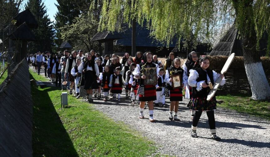 sighet de florii in satul maramuresean 69d4f75b53e1b