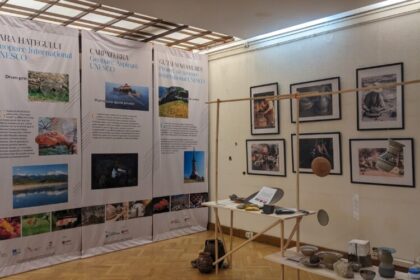 stone made objects o expozitie despre legatura dintre om si pamant 69ccecfe2e747