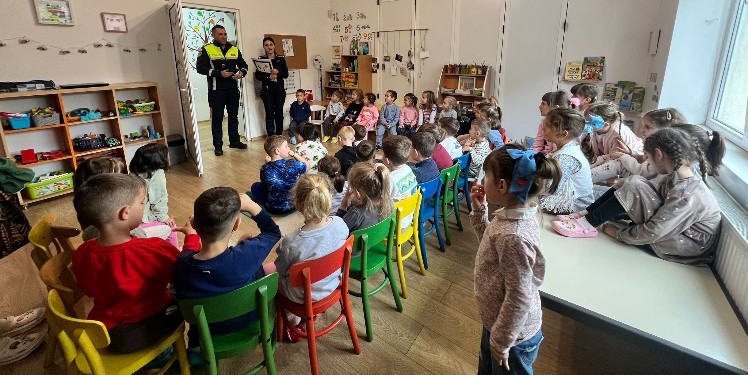 ipj politisti la intalnire cu copiii 6a05f6b336b2f