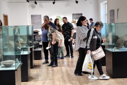 noaptea muzeelor expozitii tururi ghidate si peste 2 200 de vizitatori la muzeul judetean 6a1420012e4e7