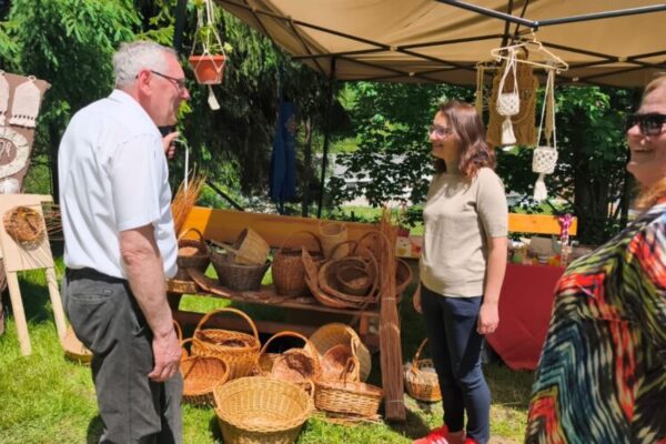 zahoranszki brigitta bataia cocosului de rusalii din costiui s a transformat intr un adevarat eveniment al comunitatii 6a1334c893a04