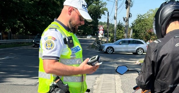 controale pe sosele aproape 1900 de masini verificate de politistii rutieri intr o saptamana 6a3b87fb5aa8d