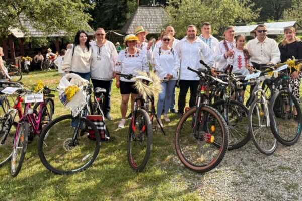 cu ia pe bicicleta jandarmii maramureseni premiati pentru camesile autentice si pentru indemanare 6a381a245cfaa