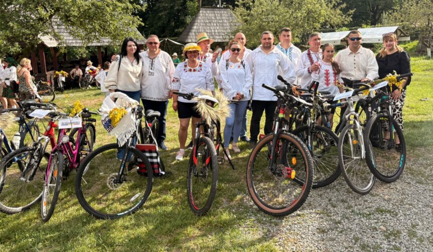 cu ia pe bicicleta jandarmii maramureseni premiati pentru camesile autentice si pentru indemanare 6a381a245cfaa
