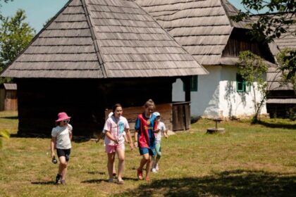 muzeul satului maramuresan descopera creeaza joaca cele patru zile de tabara pentru copii 6a3e4cdf4fc3f