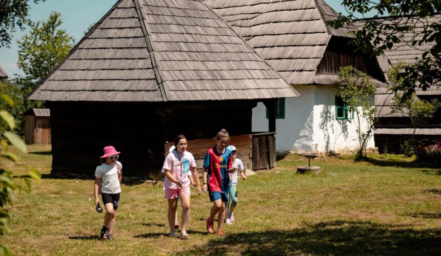 muzeul satului maramuresan descopera creeaza joaca cele patru zile de tabara pentru copii 6a3e4cdf4fc3f