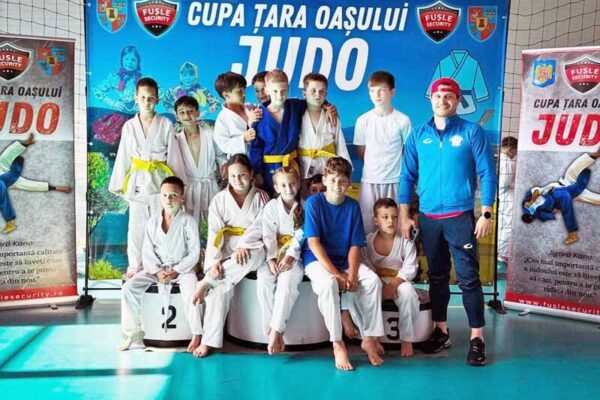 opt medalii pentru acs academia de judo baia mare la cupa tara oasului 6a3102e7719d5
