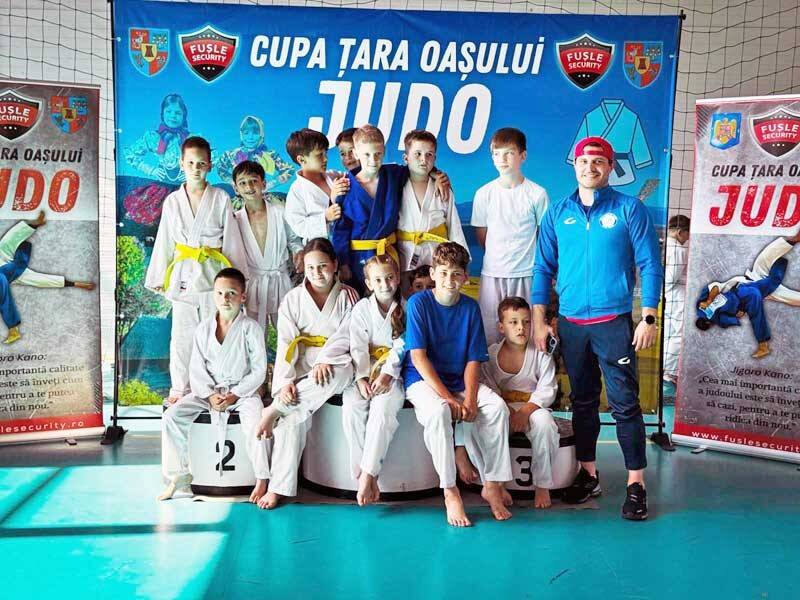 opt medalii pentru acs academia de judo baia mare la cupa tara oasului 6a3102e7719d5