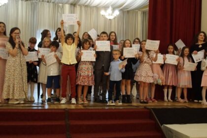 video art school spectacol de sfarsit de an scolar 6a32b10f6b83f