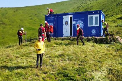 salvamont container de supravietuire instalat in muntii maramuresului 6a44ac0fa8b81