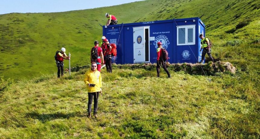 salvamont container de supravietuire instalat in muntii maramuresului 6a44ac0fa8b81