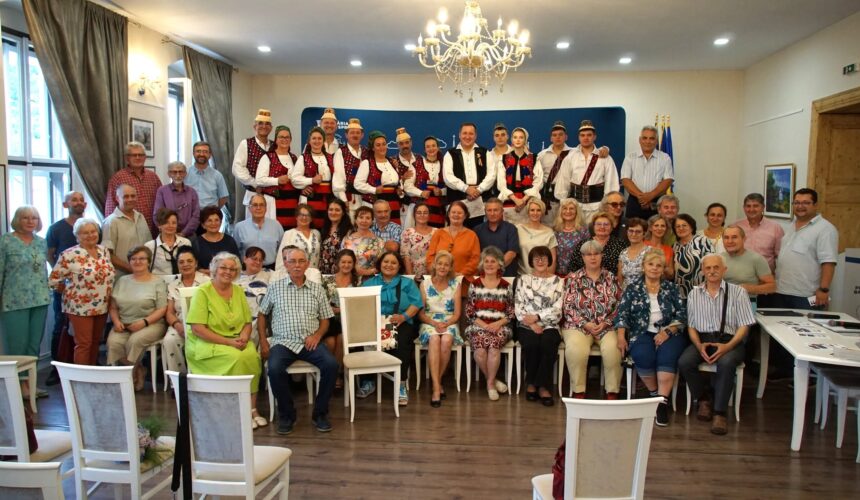 video vernisajul expozitiei comune a membrilor artistilor plastici din mures la baia sprie un eveniment cultural de