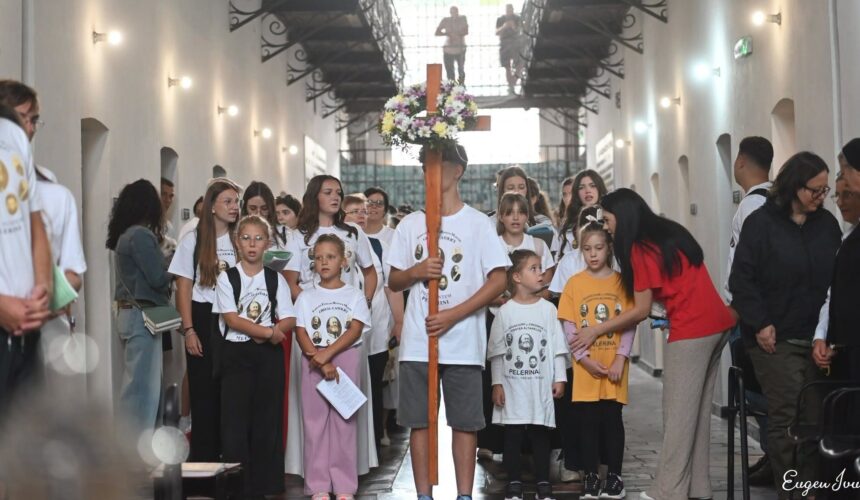 memorialul sighet pentru al 27 lea an consecutiv tineri pelerini parcurg pe jos cei 165 de kilometri 6a93e4eb7e143