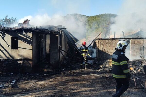 nistru doua persoane ranite in urma unui incendiu 6a7a079939f00
