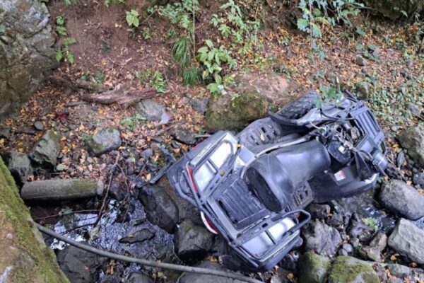 accident un barbat a ajuns la spital dupa ce s a rasturnat cu atv ul intr o rapa 6a9d1cde09305