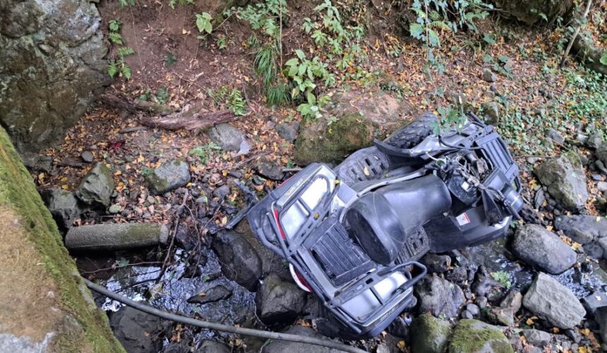 accident un barbat a ajuns la spital dupa ce s a rasturnat cu atv ul intr o rapa 6a9d1cde09305