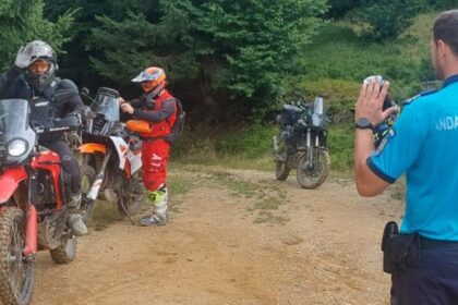 jandarmii montani trei cetateni cehi sanctionati dupa ce au fost surprinsi cu motociclete enduro in fondul cinegetic 6a99922d13add