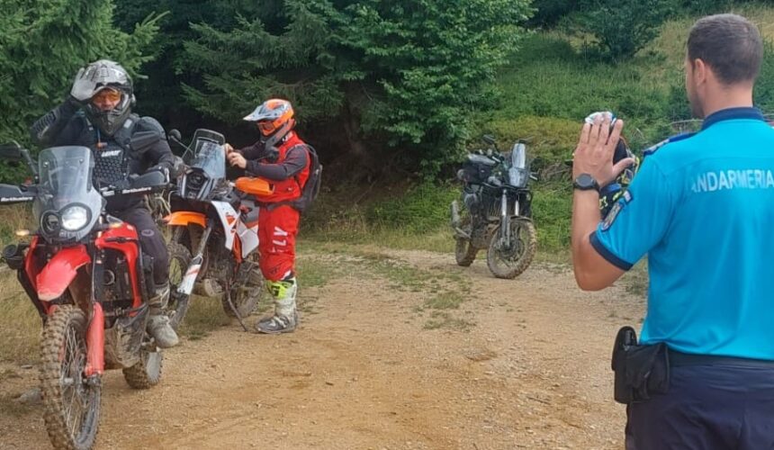 jandarmii montani trei cetateni cehi sanctionati dupa ce au fost surprinsi cu motociclete enduro in fondul cinegetic 6a99922d13add
