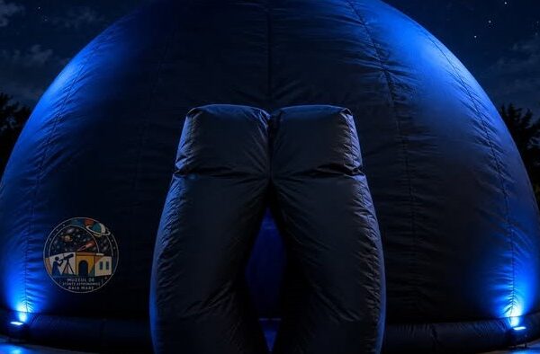 planetariul mobil al muzeului de stiinte astronomice in parcul central la sarbatoarea castanelor 6aa2744cca3f2
