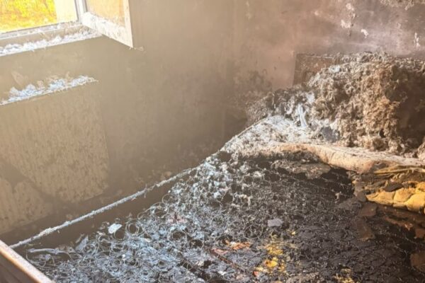 inspectoratul de jandarmi maramures barbat suspectat ca ar fi provocat un incendiu intr un bloc de locuinte din baia mare imobilizat de jandarmi si condus la sediul politiei 6ade5f1c67efa
