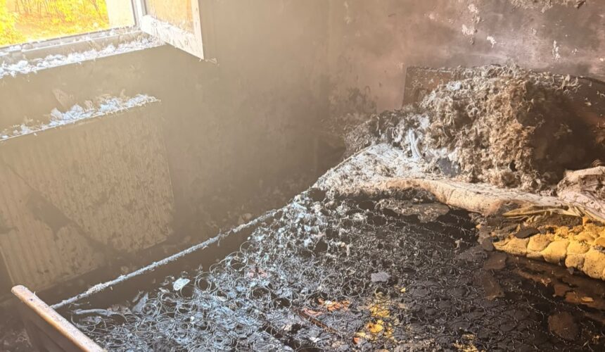 inspectoratul de jandarmi maramures barbat suspectat ca ar fi provocat un incendiu intr un bloc de locuinte din baia mare imobilizat de jandarmi si condus la sediul politiei 6ade5f1c67efa