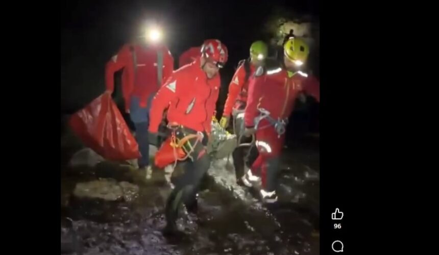 salvamont maramures misiune incheiata in zona piatra corbului cheile lapusului barbat accidentat recuperat 6ac399e4cf9af